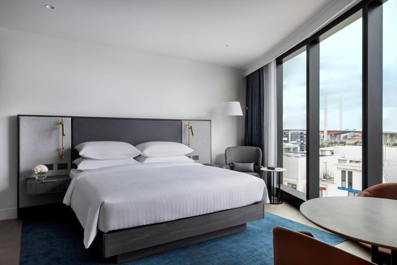 멜버른 메리어트 호텔 독랜스 멜번 외부 사진 A guest room at the hotel