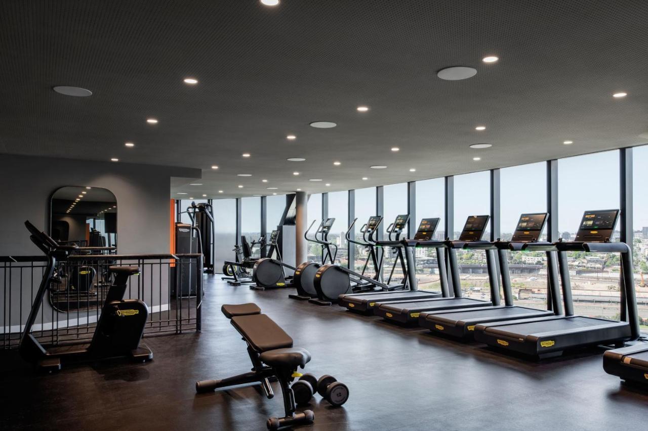 멜버른 메리어트 호텔 독랜스 멜번 외부 사진 The gym at the 2018-opened hotel