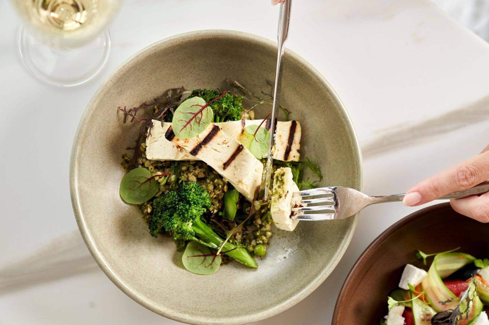 멜버른 메리어트 호텔 독랜스 멜번 외부 사진 A salad with quinoa