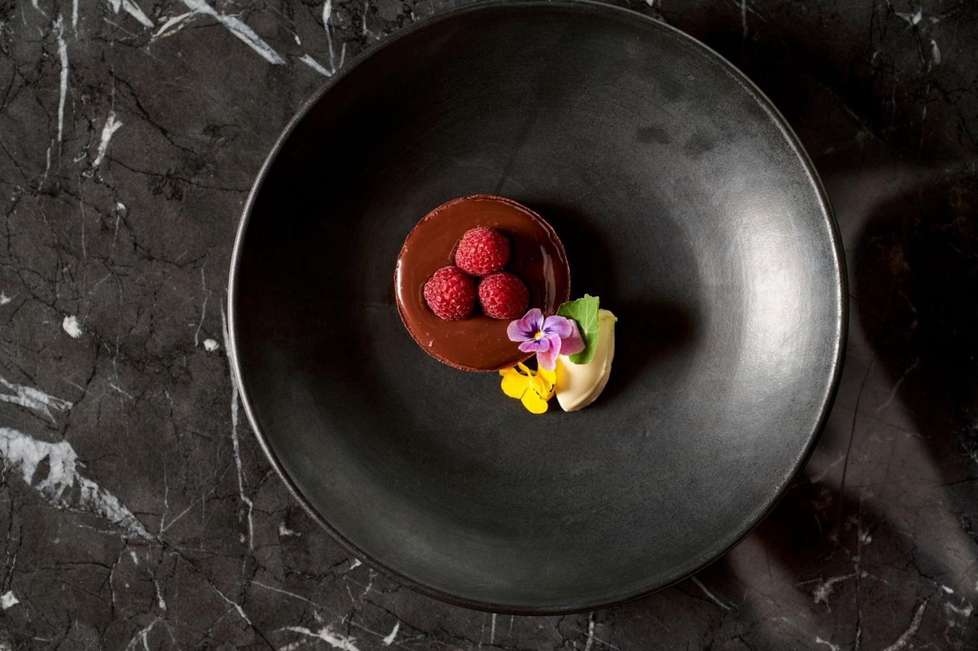 멜버른 메리어트 호텔 독랜스 멜번 외부 사진 A chocolate dessert