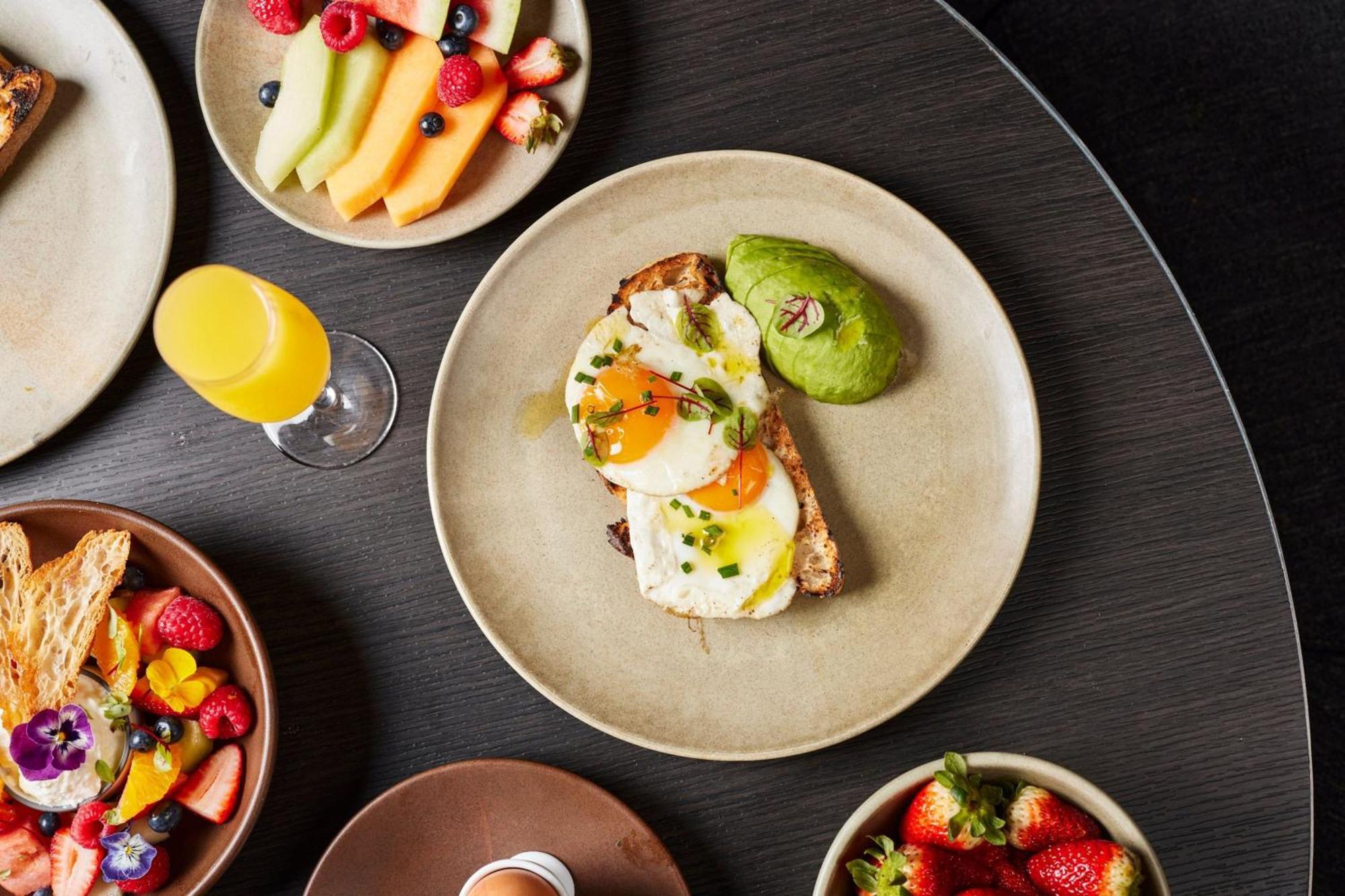 멜버른 메리어트 호텔 독랜스 멜번 외부 사진 Avocado and egg on toast
